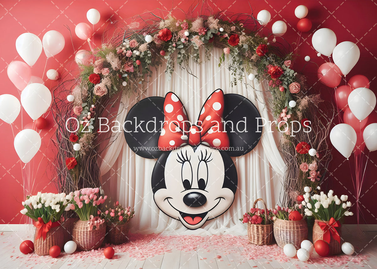 Minnie Mouse Loves Red